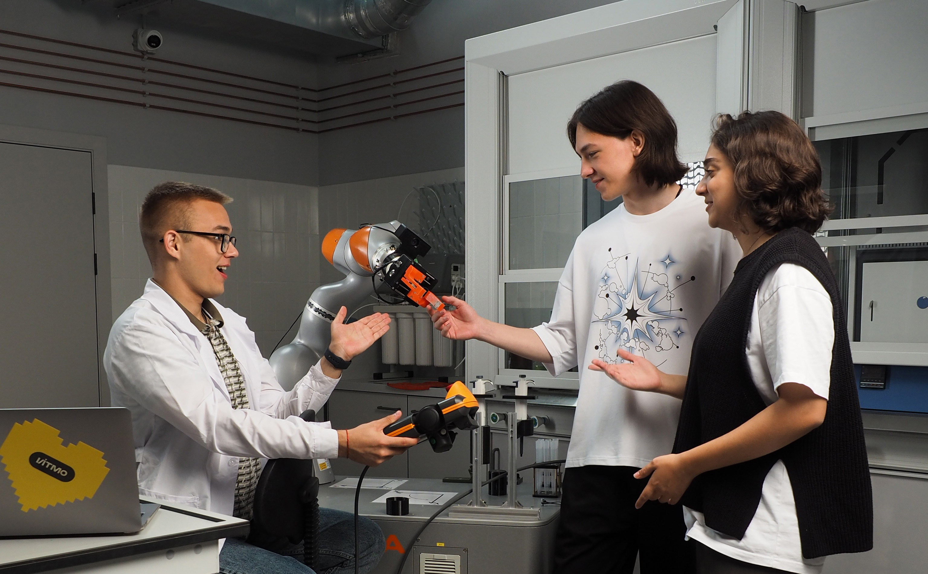 Сбер и ИТМО запускают первую совместную Робошколу